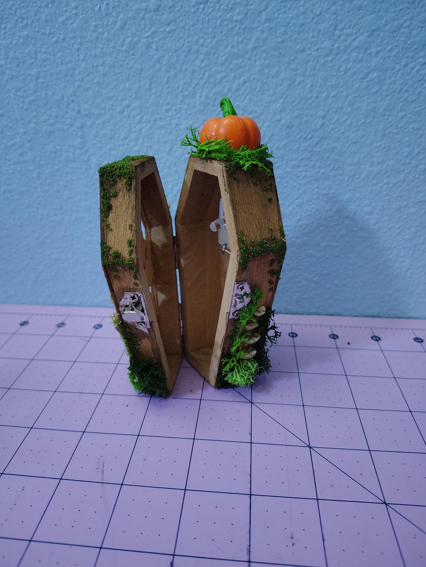 Light up Halloween Coffin Pumpkin deco