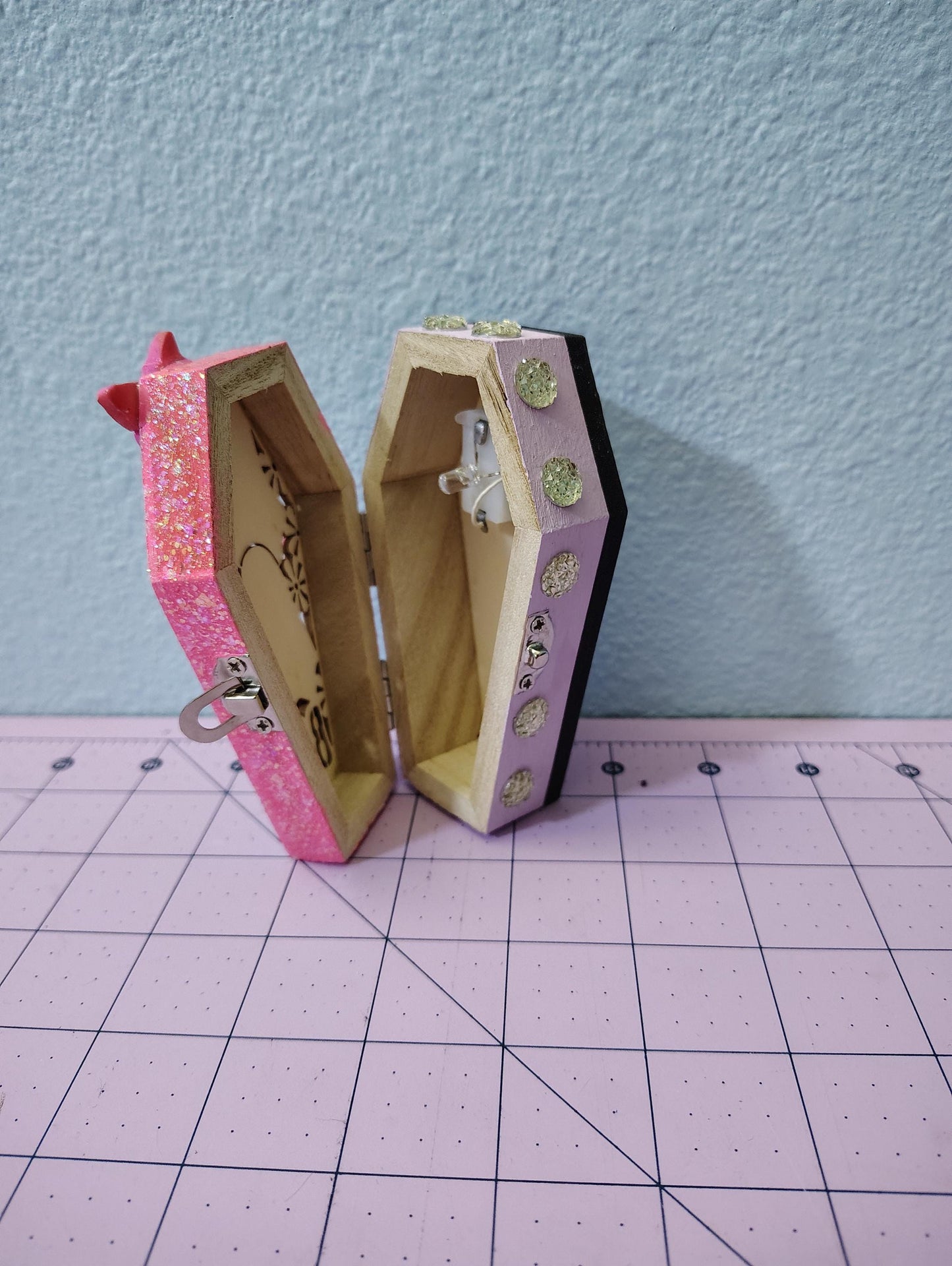 Light up Halloween Coffin deco - super cute kawaii pastel goth